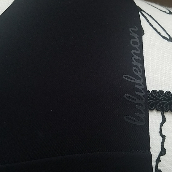 LULULEMON 34 C NWOT  Lululemon Take Shape Bra Black - Picture 10 of 16